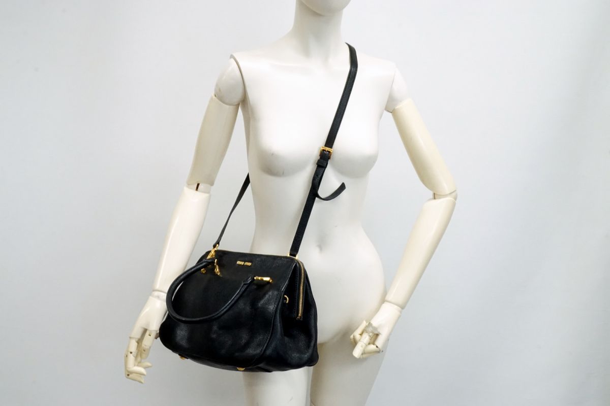 ミュウミュウ マドラス 2way ショルダー ハンドバッグ ロゴ ゴールド金具 レザー 黒 ブラック MIUMIU 4405h
