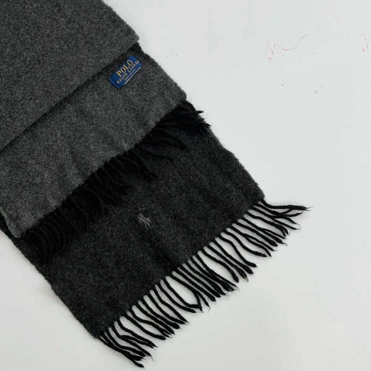 チャコールグレー バイ