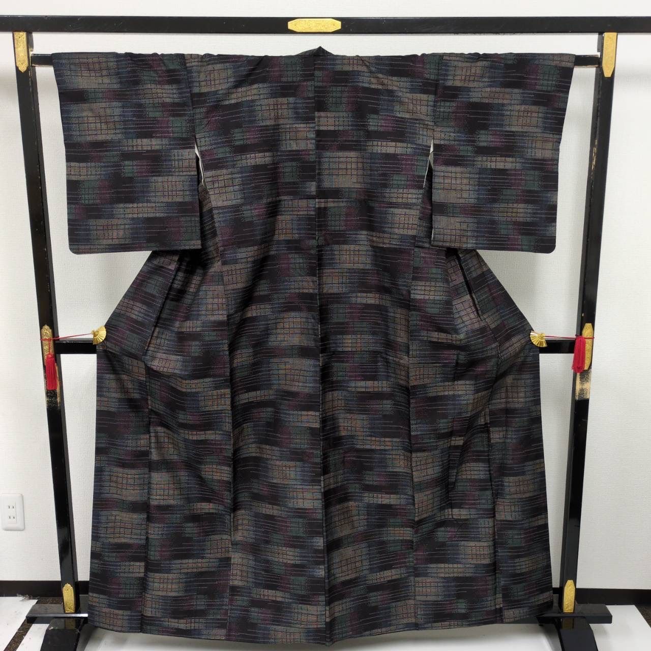 本場大島紬 泥染 カタス式 美しい絣柄 正絹 着物 MK-1131 - メルカリ