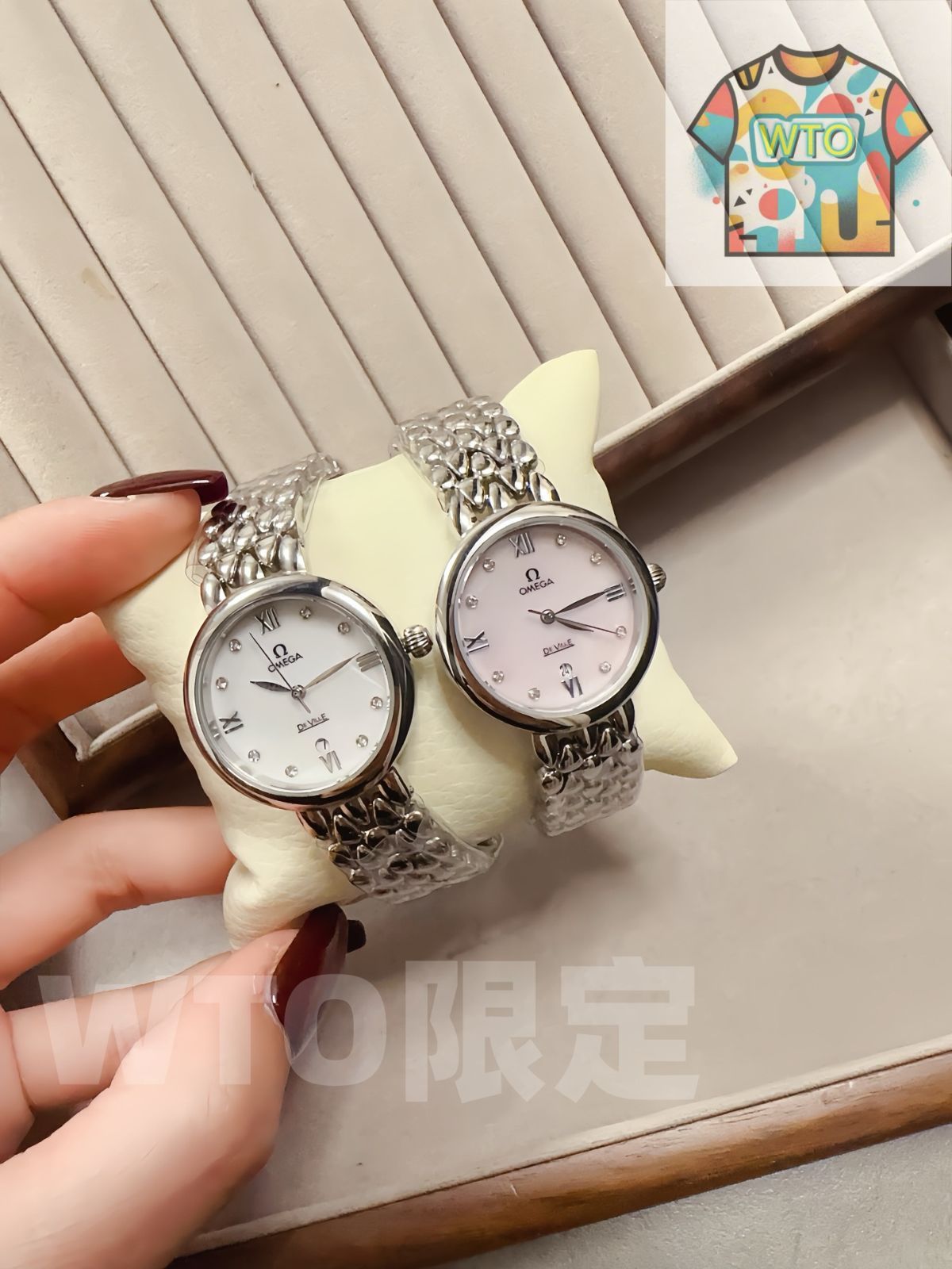 露珠で連なる華やかな表鏈を備え