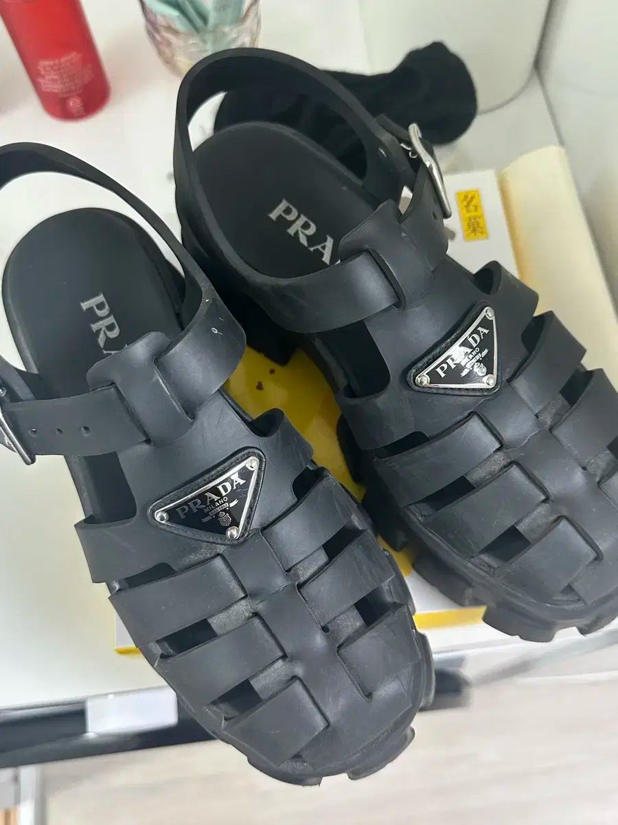 今日 価格 PRADA プラダ ブラック ラバー サンダル 230