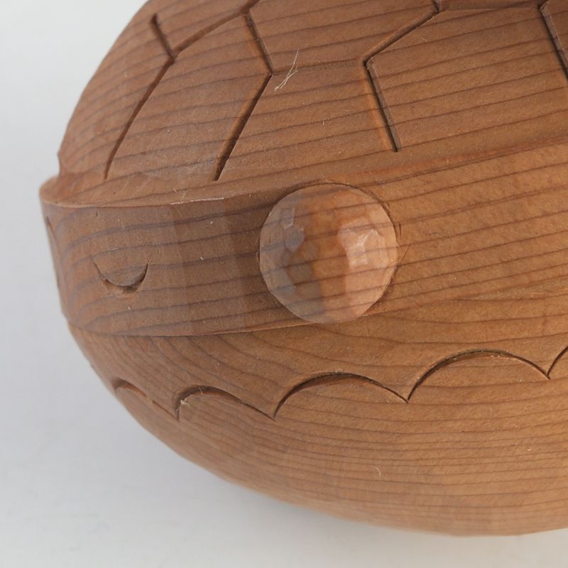 茶道具 飛騨高山 一位一刀彫 牛丸忠之造 亀香合 共布共箱 N S269