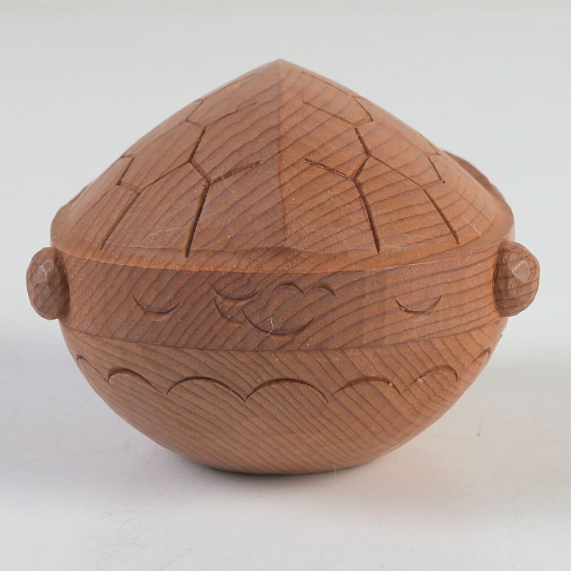 茶道具 飛騨高山 一位一刀彫 牛丸忠之造 亀香合 共布共箱 N S269