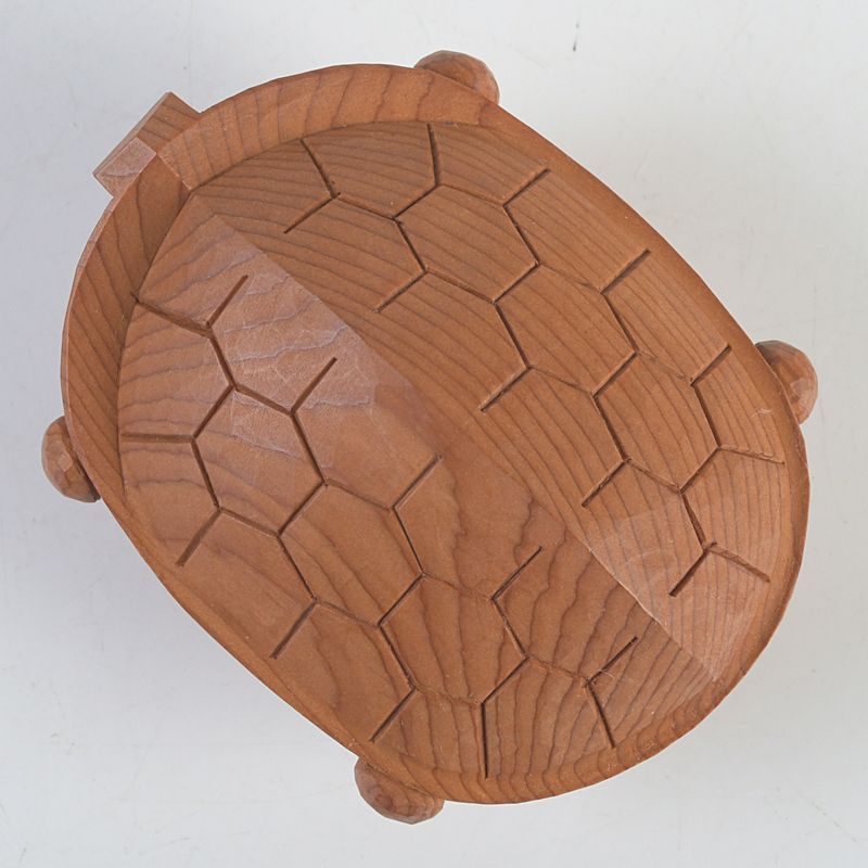 茶道具 飛騨高山 一位一刀彫 牛丸忠之造 亀香合 共布共箱 N S269