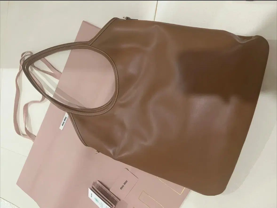 ミュウミュウ アイビー コニャックバッグ