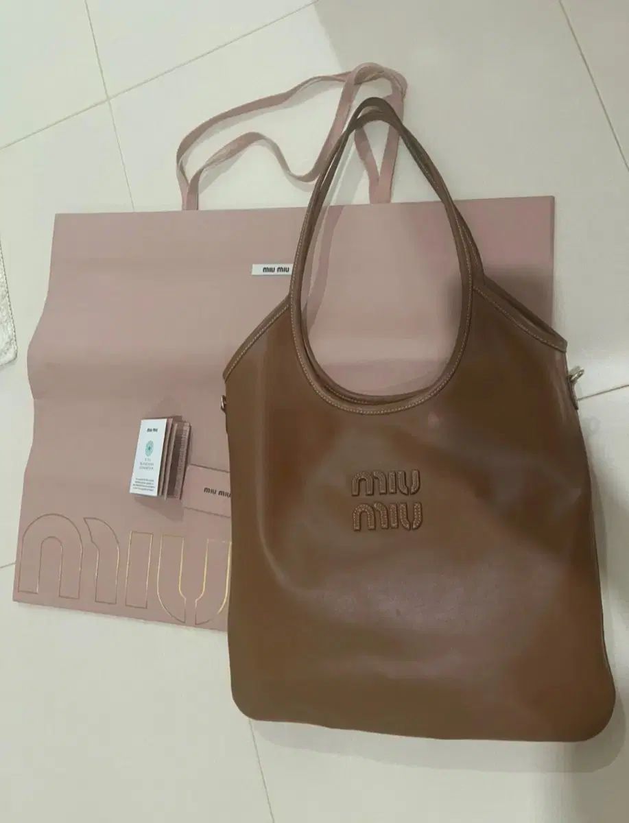 ミュウミュウ アイビー コニャックバッグ