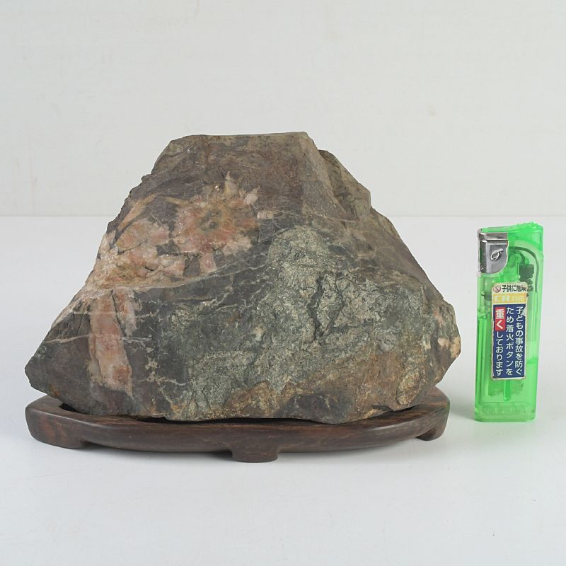 天然石　鑑賞石　梅花石　置物　重さ約2452g　唐木台付　V　R6916 天然石 鑑賞石 梅花石 置物 重さ約2452g 唐木台付 V R6916