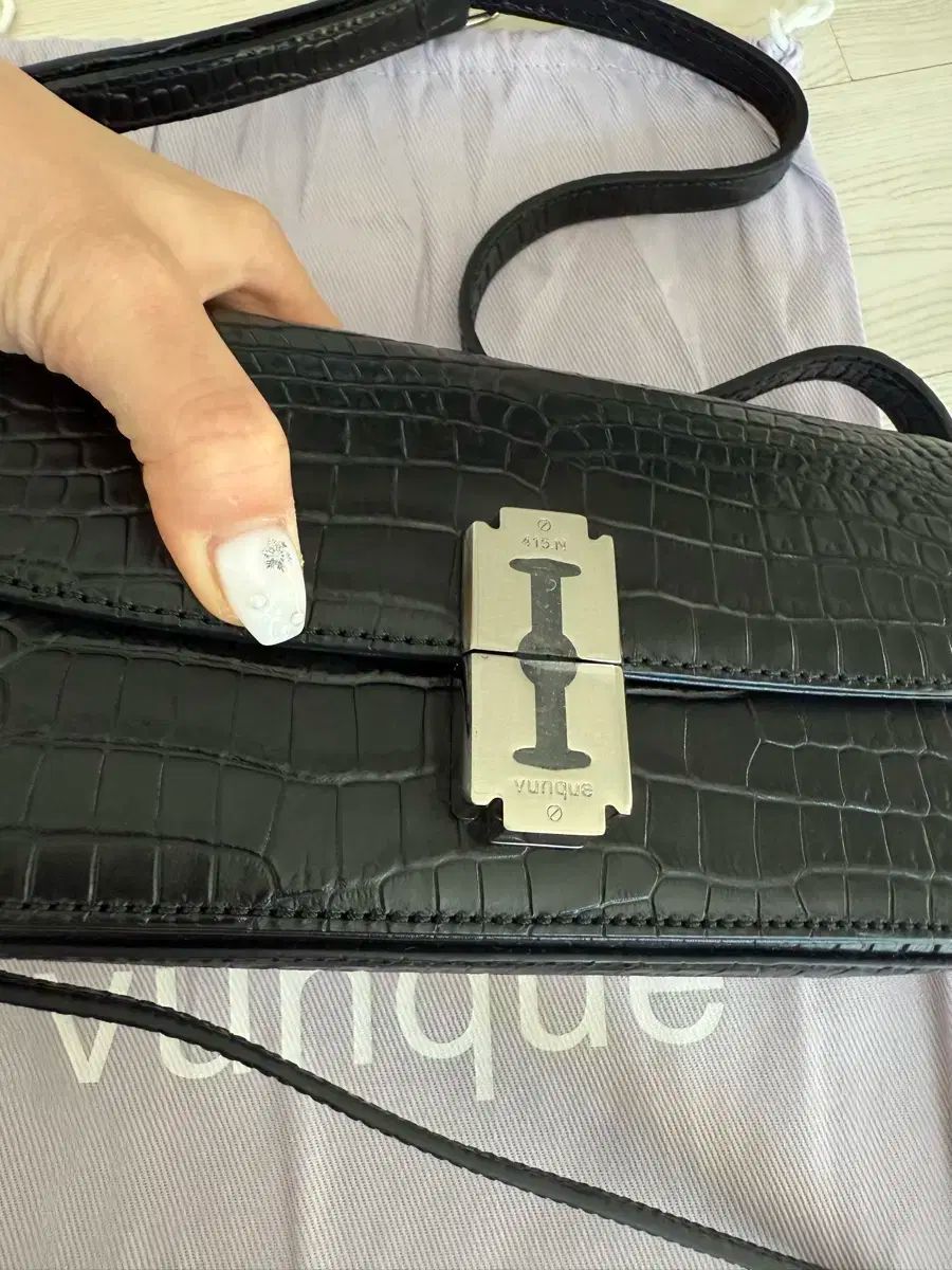  vunque トーク バゲット ミニクロス ベリーレッド メッセンジャーバッグ ショルダーバッグ