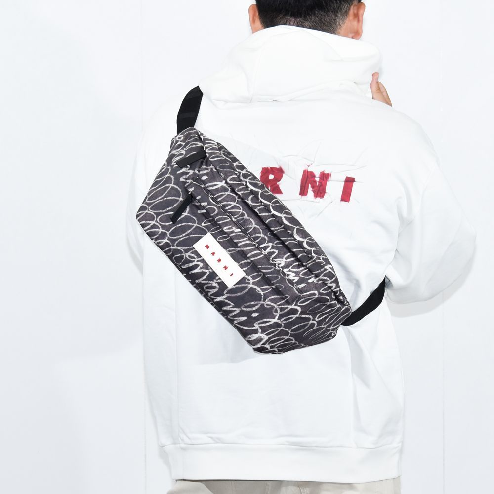 マルニ バッグ ショルダーバッグ MUMQ0021U4 P7951 ショルダーバッグ MARNI ウエストポーチ ラバーロゴ サテン クロスボディ 鞄 00N99