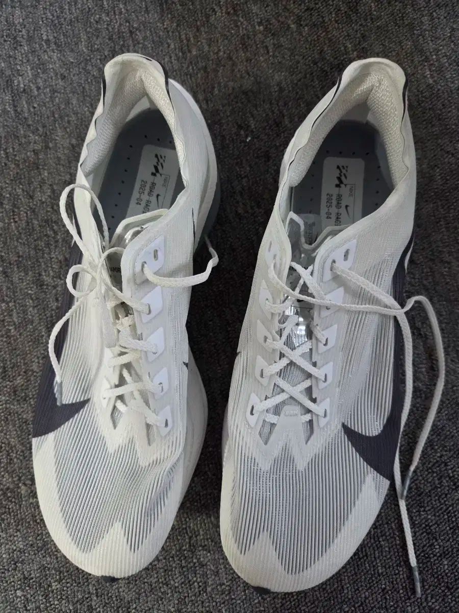 NIKE ヴェイパーフライ4 27.5cm