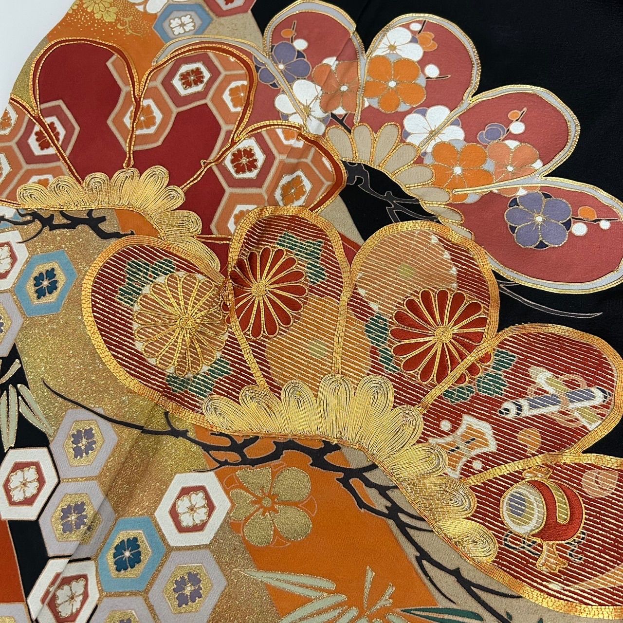 黒留袖 金駒刺繍 金彩 本金箔 松 裄67.5 五つ紋 比翼 正絹 着物 MK