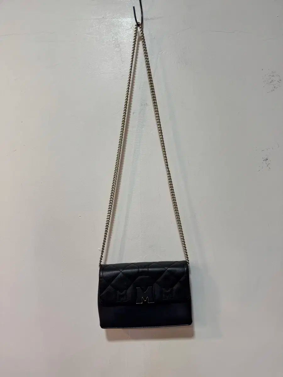 メトロシティ ブラック キルティング チェーン クロスバック