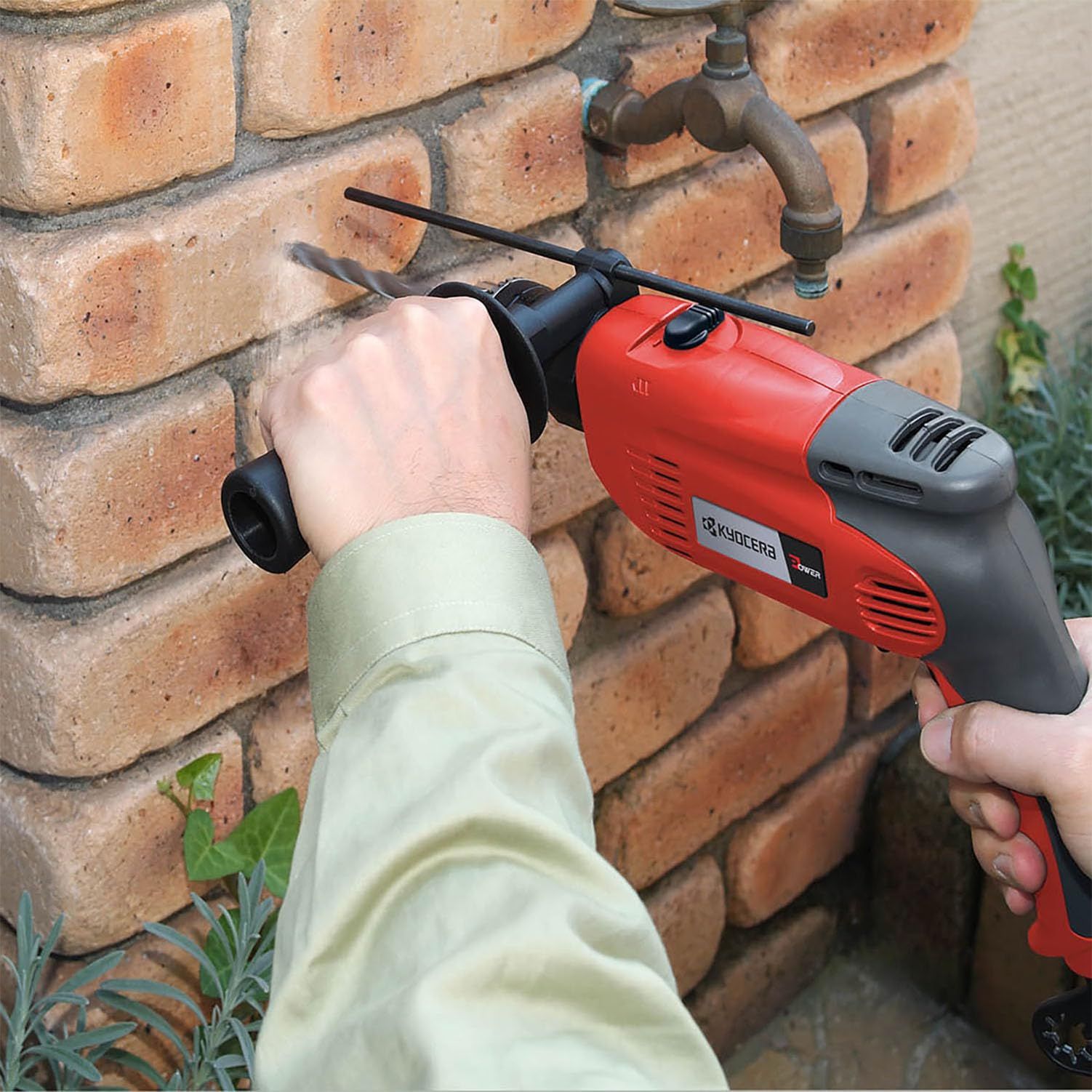 京セラ Kyocera 旧リョービ 振動ドリル PD-196VR 645950A 650Wハイパワーモーター搭載で楽々穴あけ 穴開け能力 コンクリート 19mm 鉄工 13mm 木工 25mm チャック能力1.5 13mm コンクリート 石材 モル