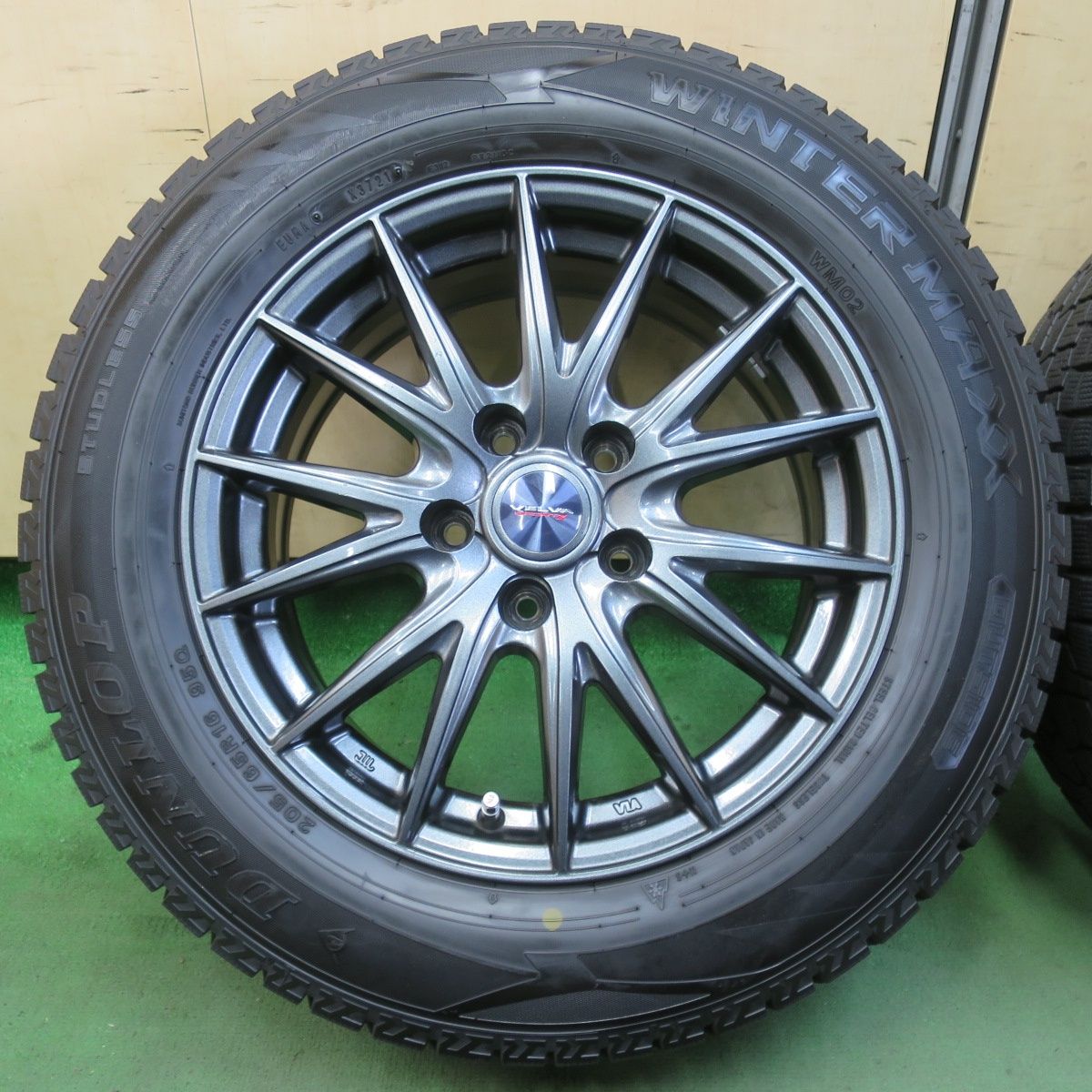 バリ溝 21年 キレイ 8 5分 スタッドレス 205 65 R 16 ダンロップ ウインターマックス WM 02 VELVA SPORTZ ヴェルヴァ 16インチ PCD 114 3 5 H 5110808イス