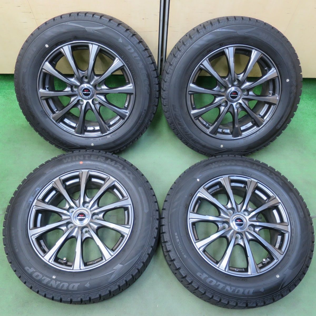 バリ溝 キレイ 9 5分 スタッドレス 205 65 R 16 ダンロップ ウインターマックス WM 02 AIRNOVA SB 10 エアノヴァ 16インチ PCD 114 3 5 H 5110813イス