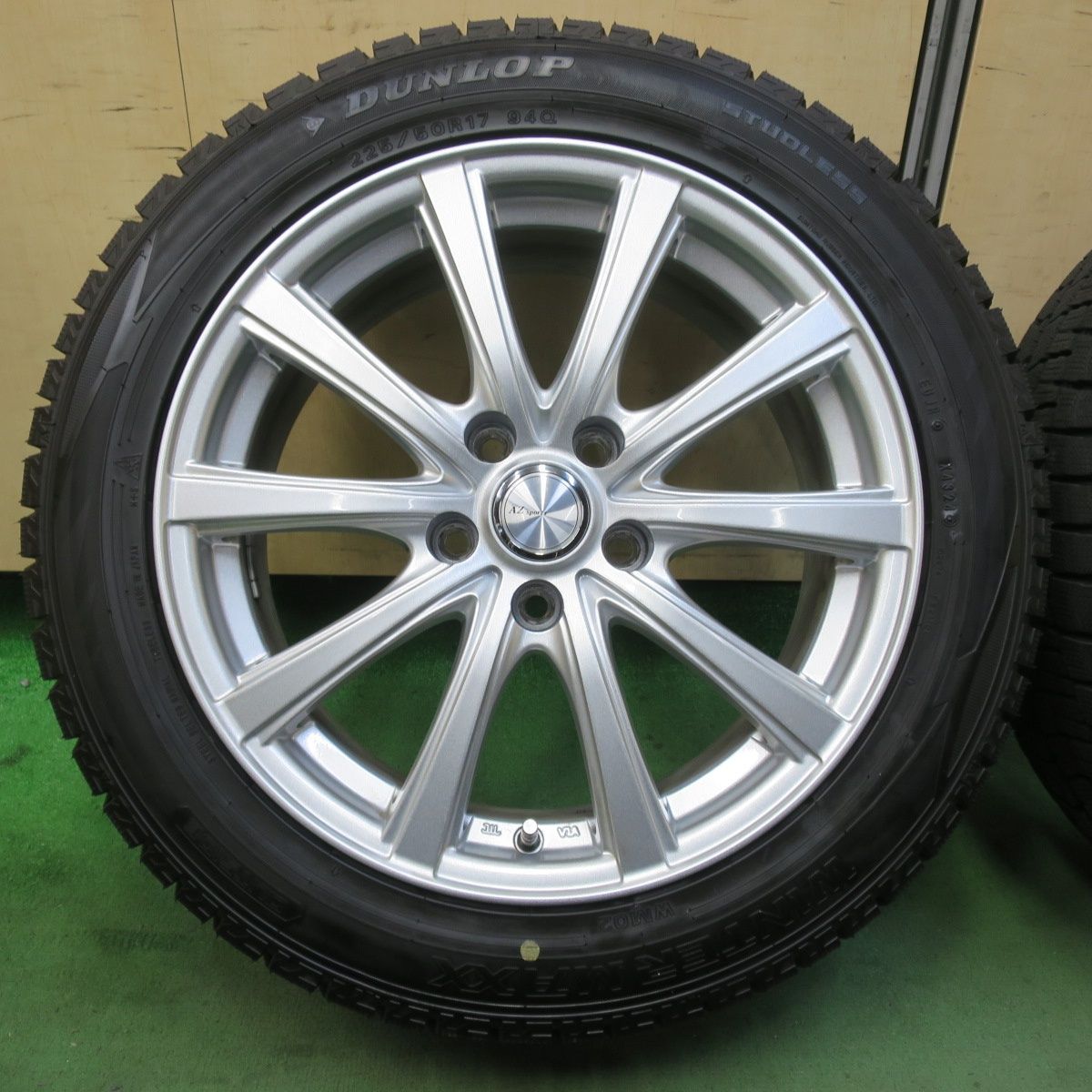 バリ溝 24年 キレイ 9 5分 スタッドレス 225 50 R 17 ダンロップ ウインターマックス WM 02 AZ Sports AZスポーツ 17インチ PCD 114 3 5 H 5110712イス