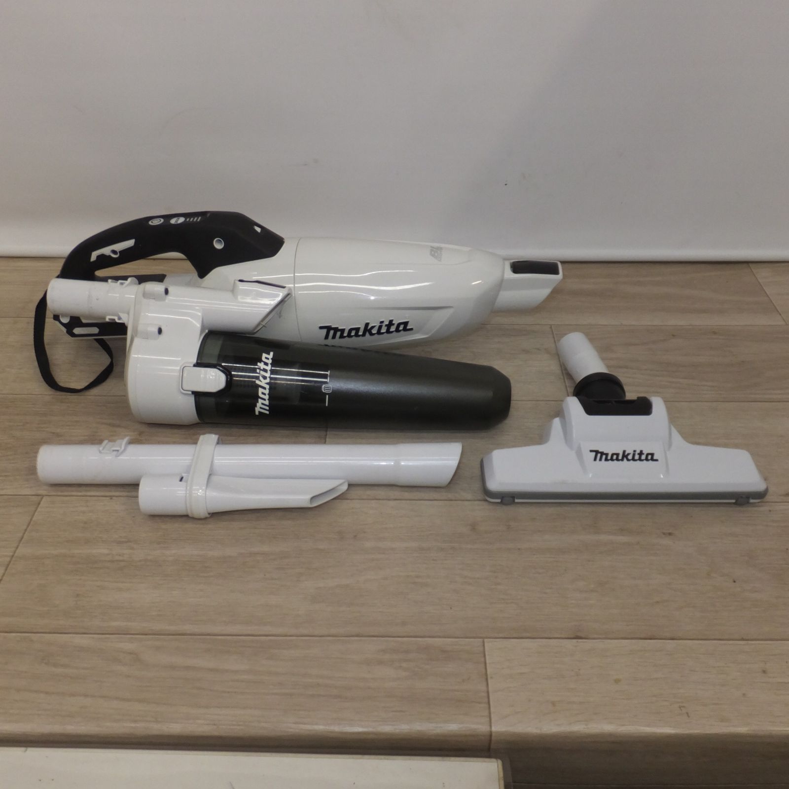 送料無料] キレイ☆マキタ makita 充電式クリーナ CL001G 36V-40V(max