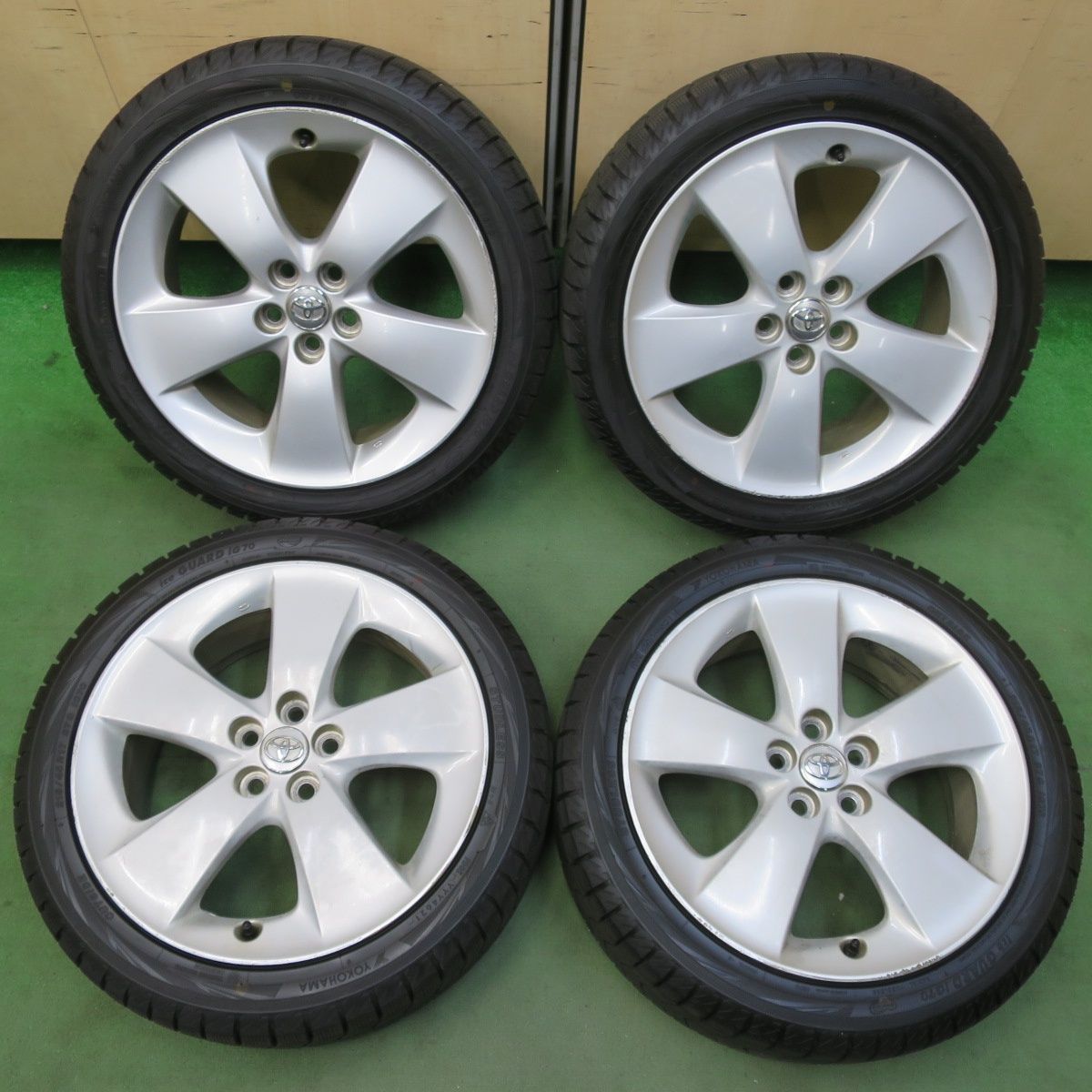 2024製バリ溝　プリウス　純正 17インチ　ヨコハマ215/45R17 ヨコハマタイヤ ヨコハマ ブルーアース AE51 215/45R17 215/45-17 87W