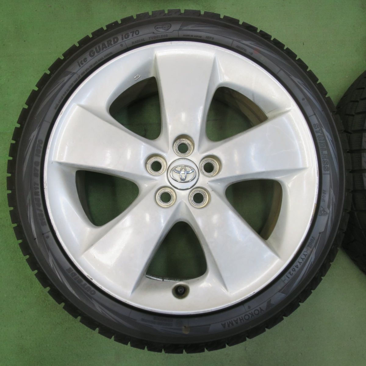  超バリ溝 21年 ほぼ10分 トヨタ 30系 プリウス S ツーリング 215 45 R 17 スタッドレス ヨコハマ アイスガード iG 70 17インチ PCD 100 5 H 5110803イス 17インチ タイヤ ホイールセット
