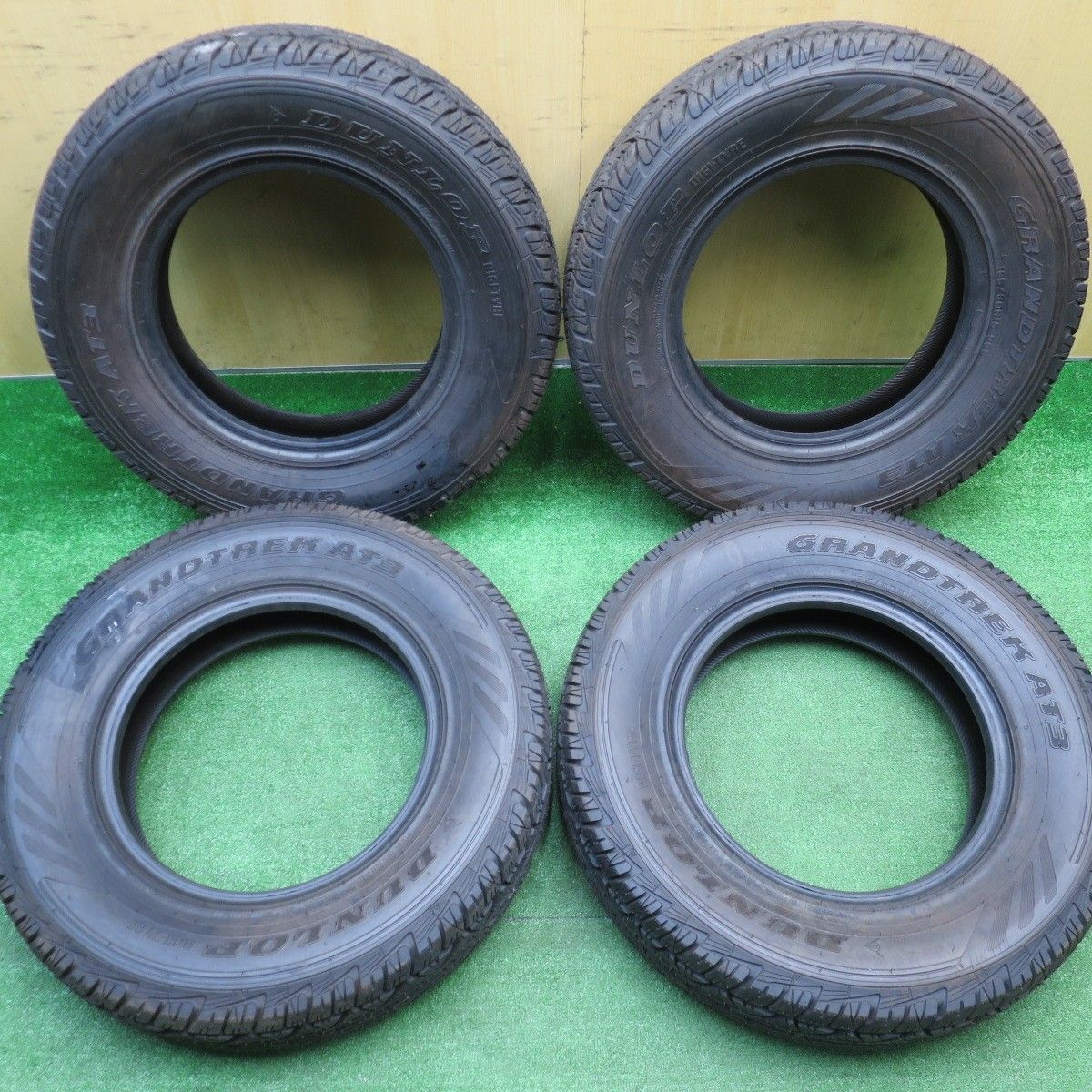 21年 195 80 R 15 ダンロップ グラントレック AT 3 タイヤ 15インチ ハイエース キャラバン 等 スタ