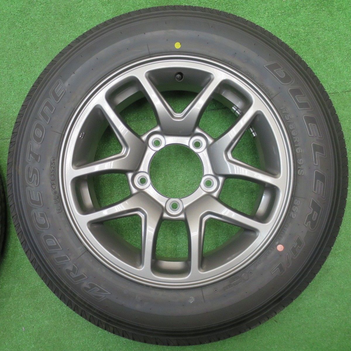 新車外し 25年 スズキ JB 64 W ジムニー 175 80 R 16 ブリヂストン デューラー H L 852 16インチ PCD 139 7 5 ノ