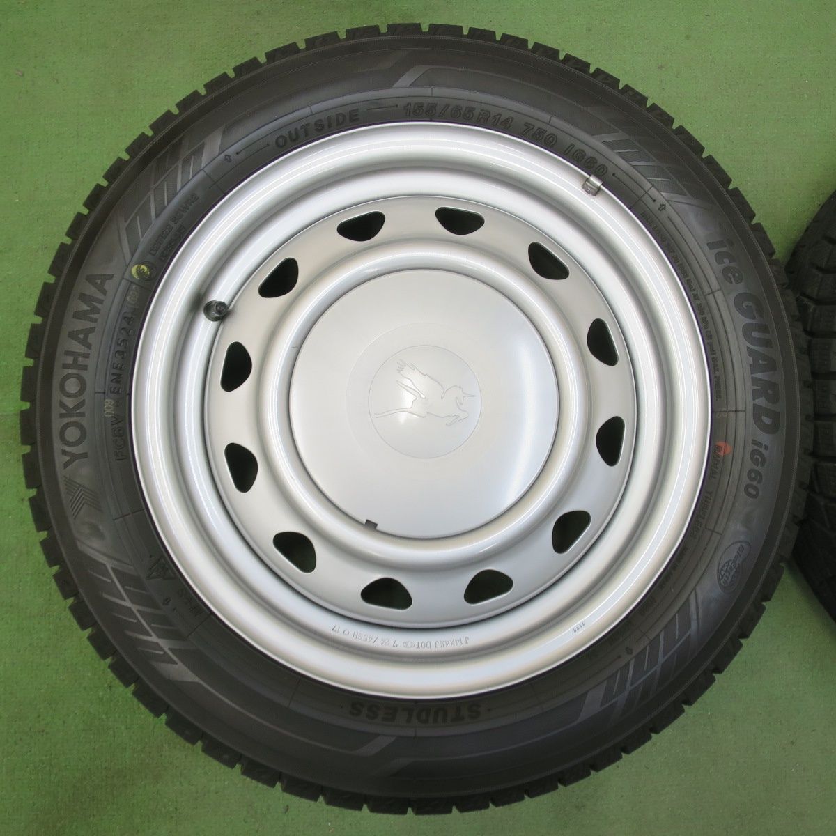バリ溝！24年！キレイ！ほぼ10分☆スタッドレス 155/65R14 ヨコハマ