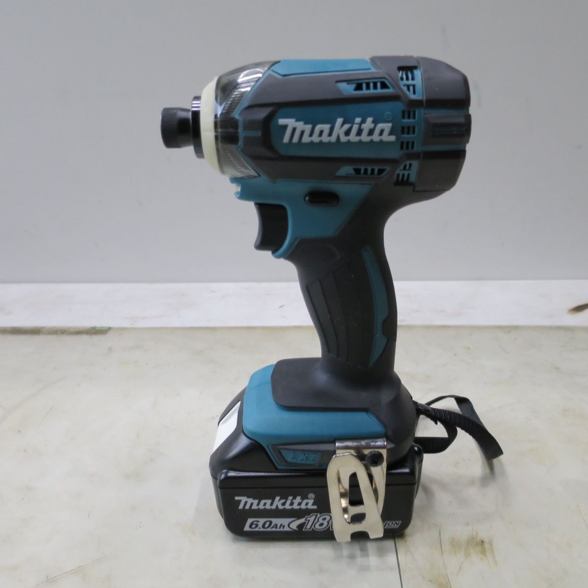 バッテリー2個付き マキタ 充電式 インパクト ドライバ TD149D 充電器 電動 工具 18V makita