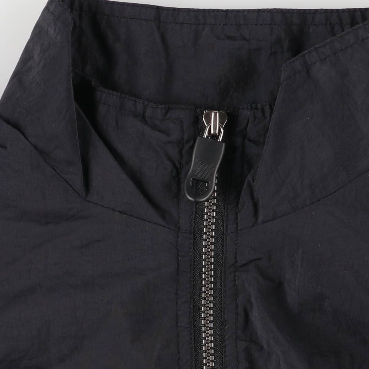 adidas ウインドブレーカー