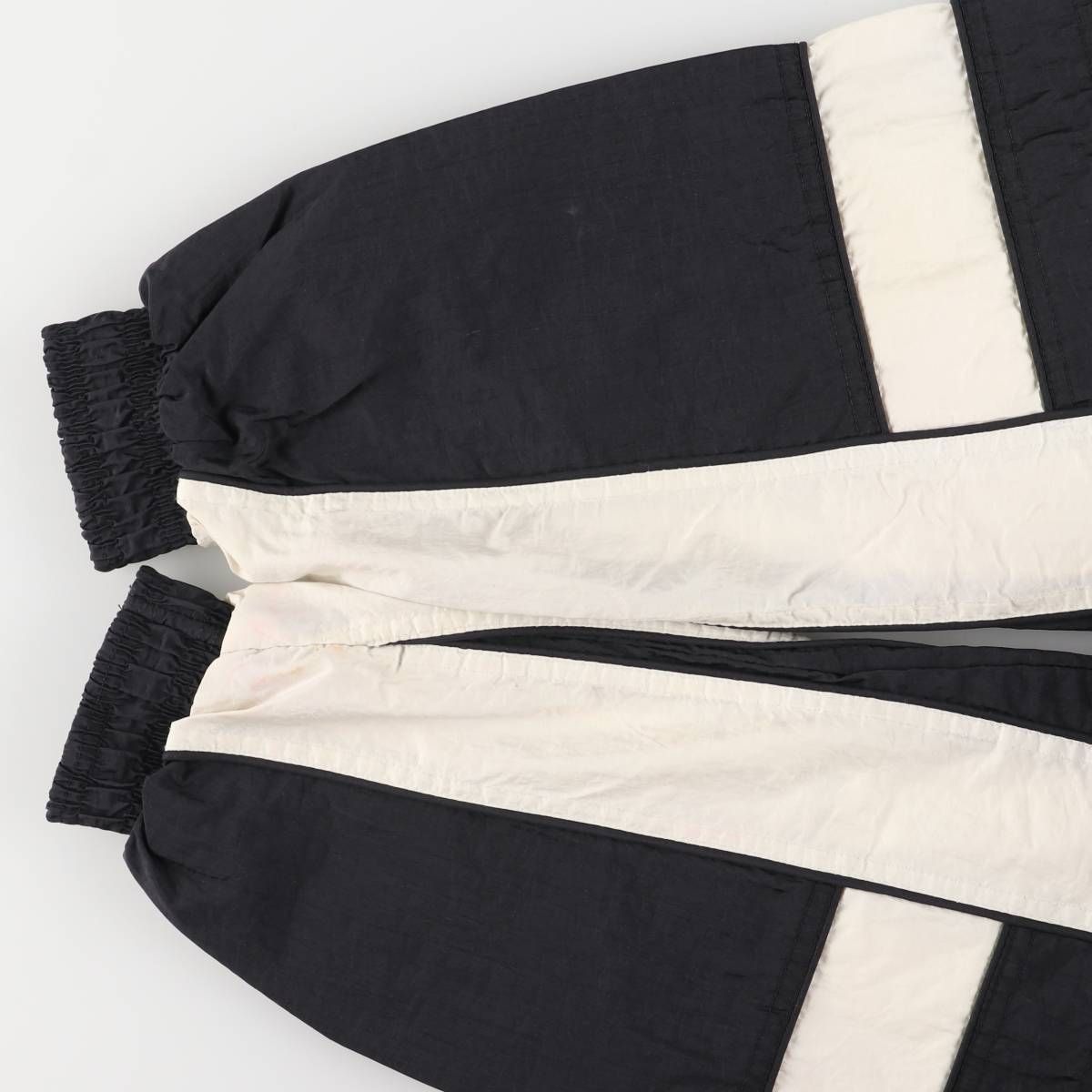 adidas ウインドブレーカー