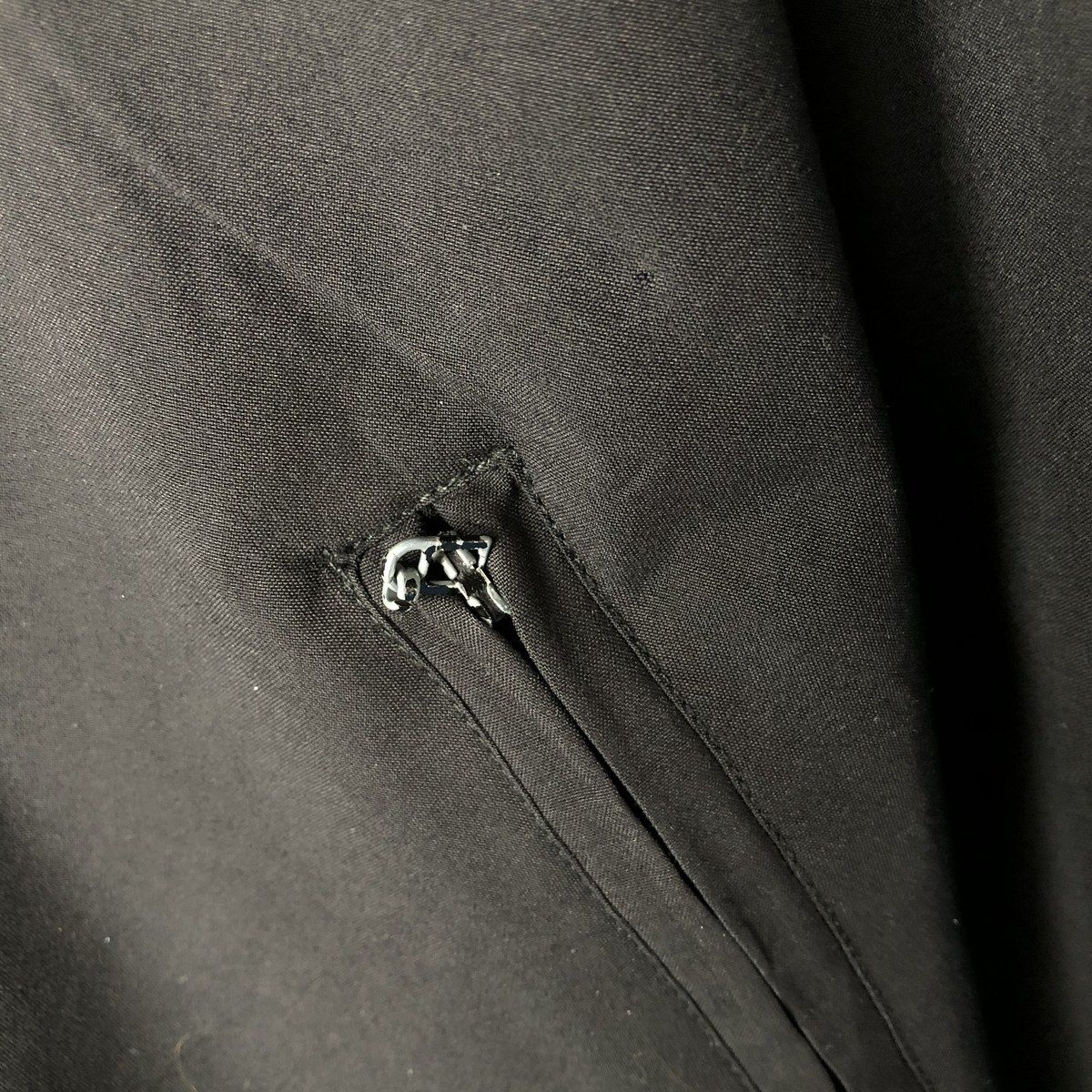 adidas ウインドブレーカー