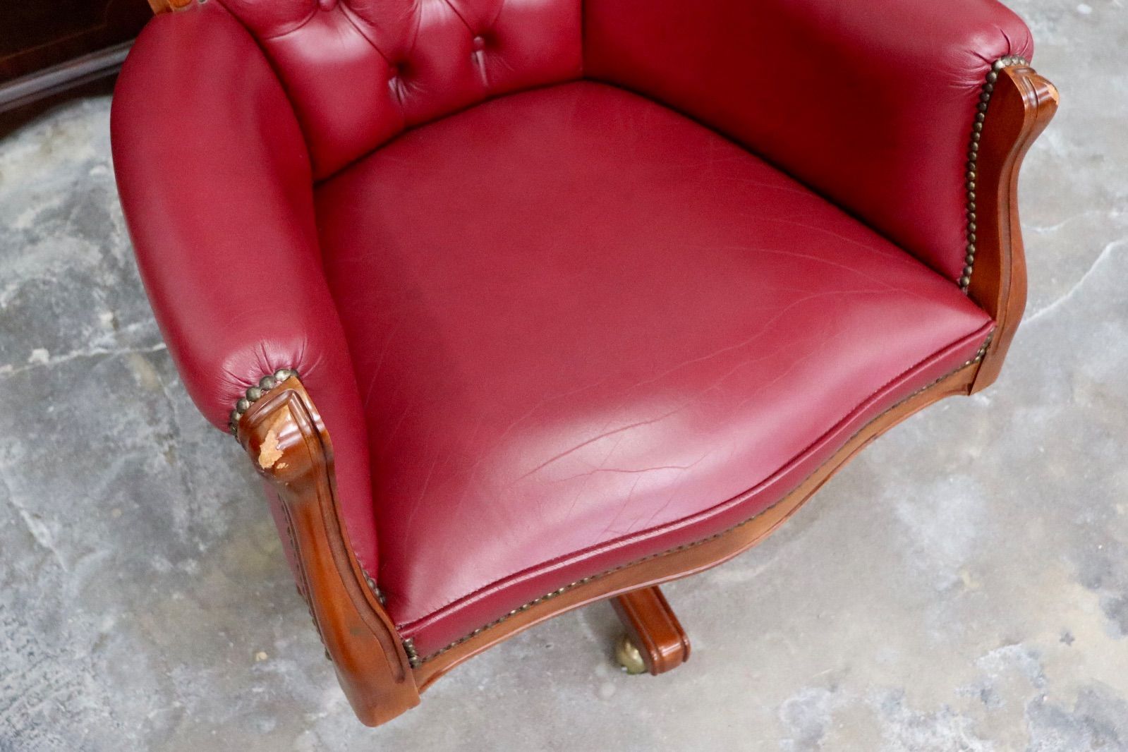  GMIK602 チェスターフィールド パーソナルチェア デスクチェア アームチェア オフィスチェア 本革 回転式 エレガント クラシック 書斎用椅子 オフィスチェア ワークチェア 椅子 チェア