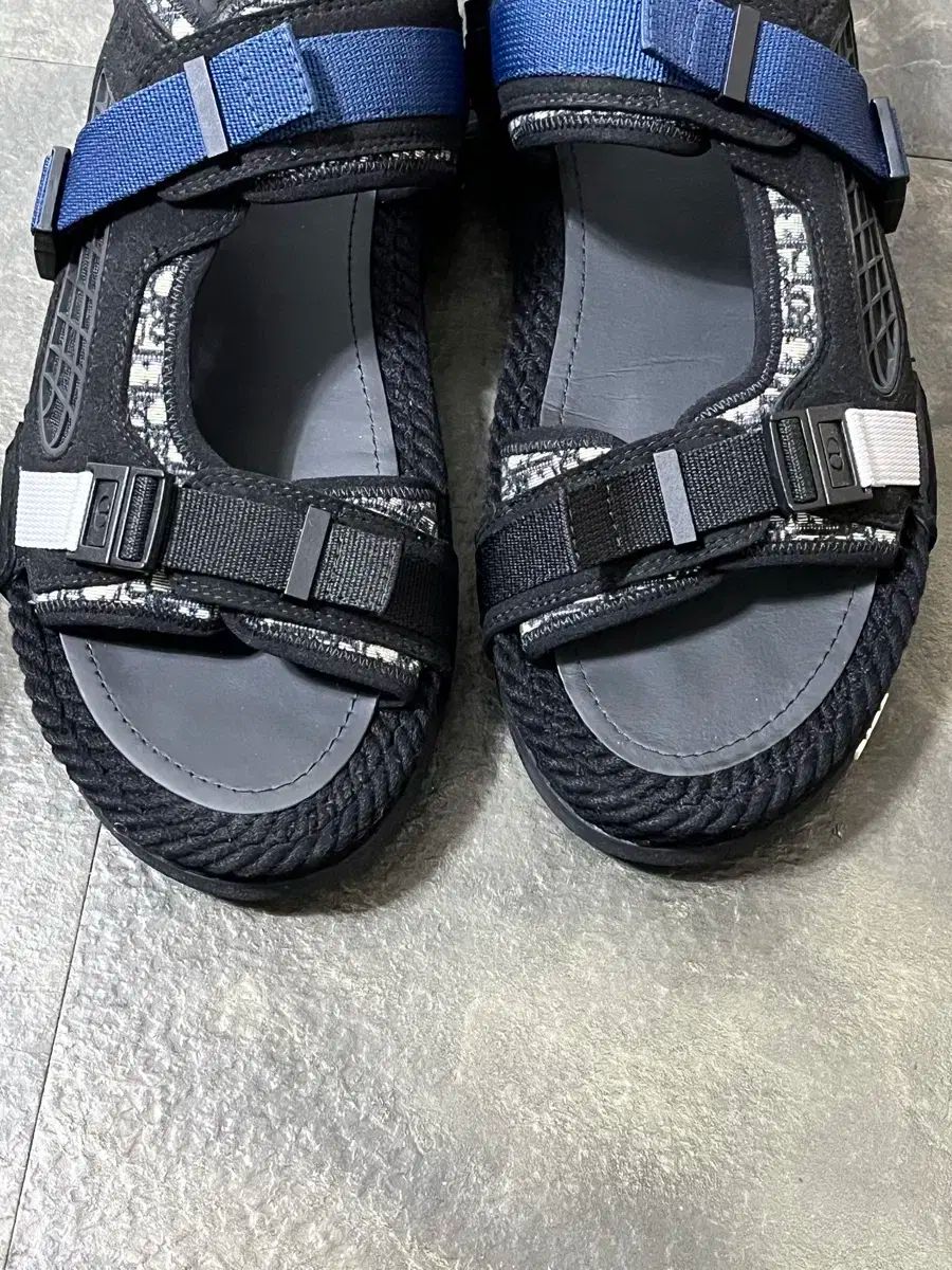 ディオール オブリーク アトラス サンダル ODELLYA_COM