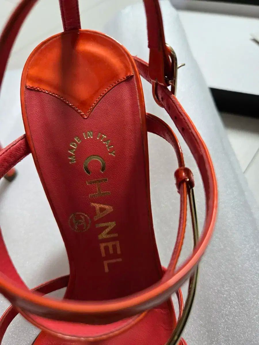 ストラップ サンダル