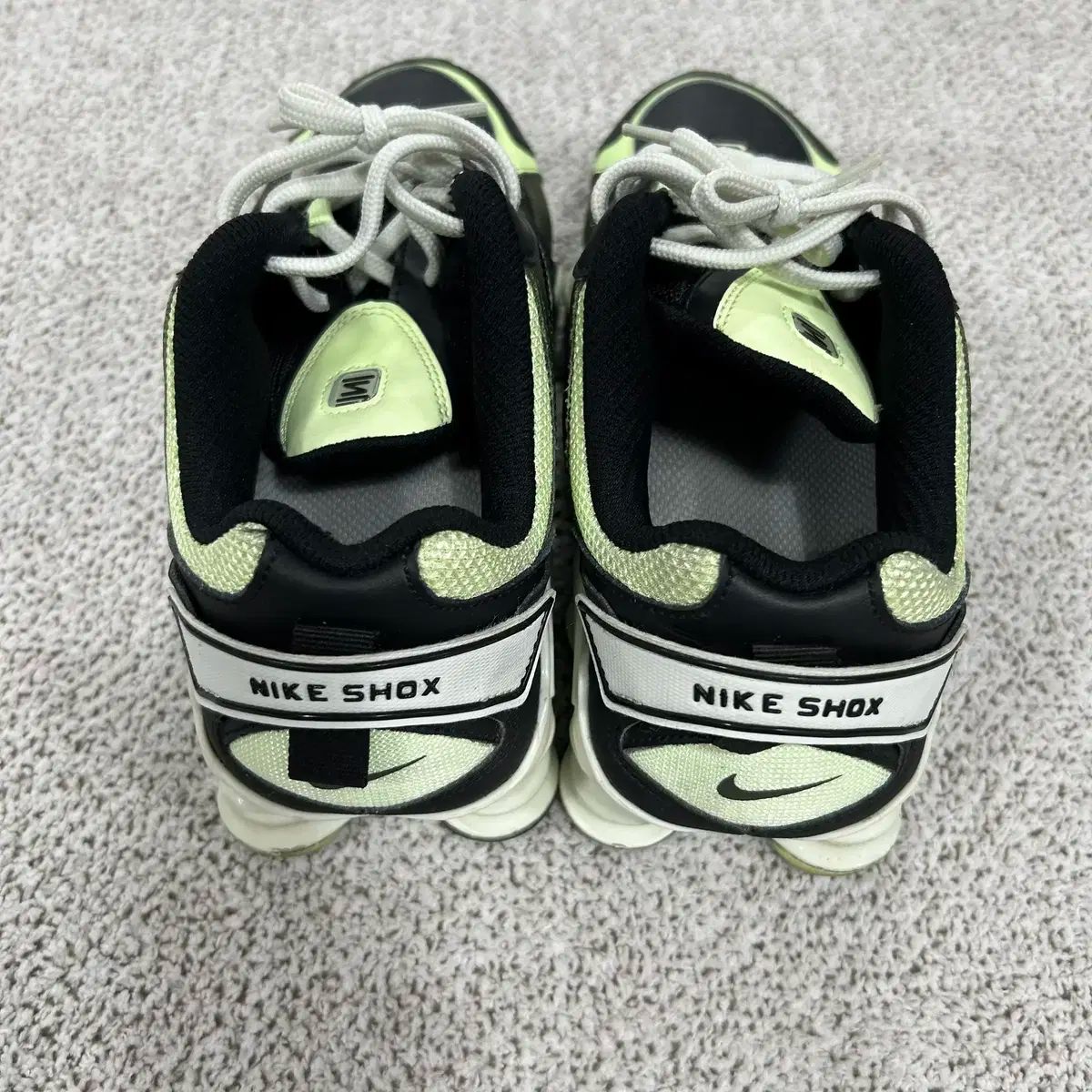 ナイキ メンズ ショックス スニーカー