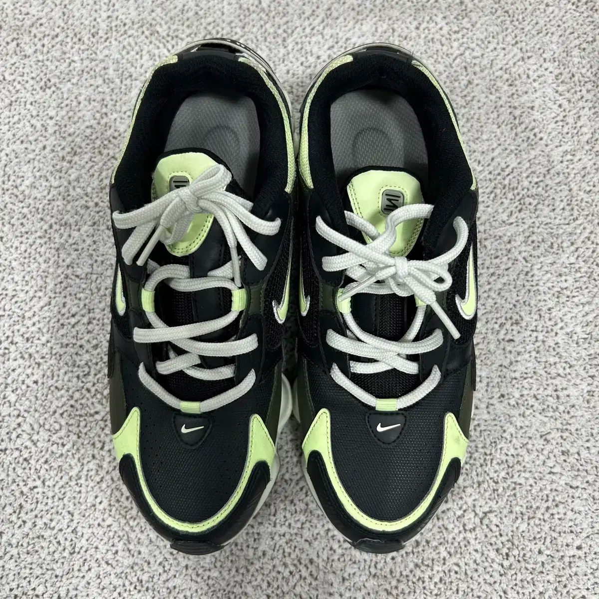 ナイキ メンズ ショックス スニーカー