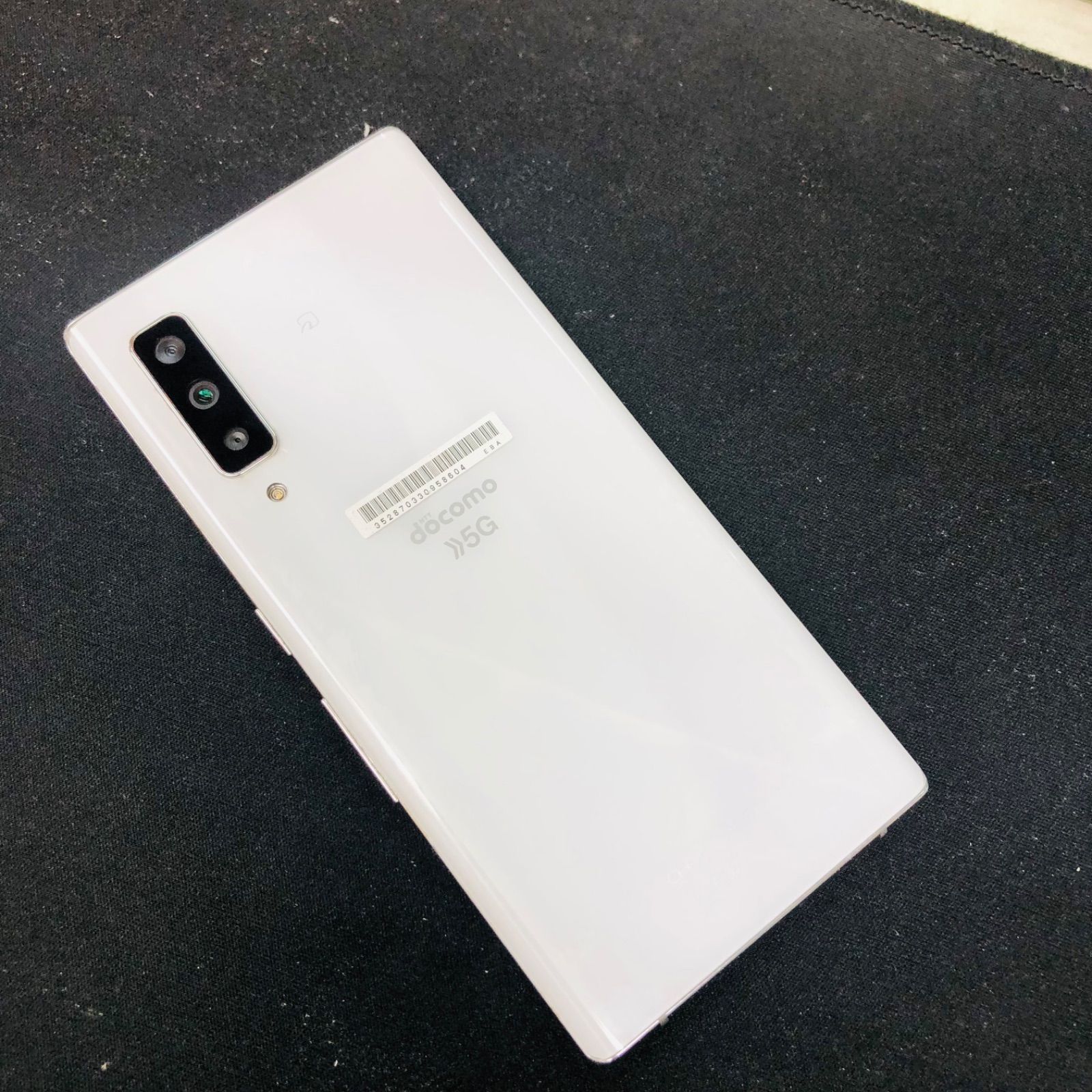 品 arrows NX 9 docomo SIMロック解除済 128 GB F 52 A ホワイト