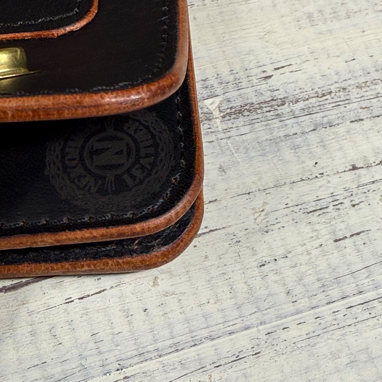 トラッカーウォレット ロング 3層】 ブラック 茶芯 ゴールド