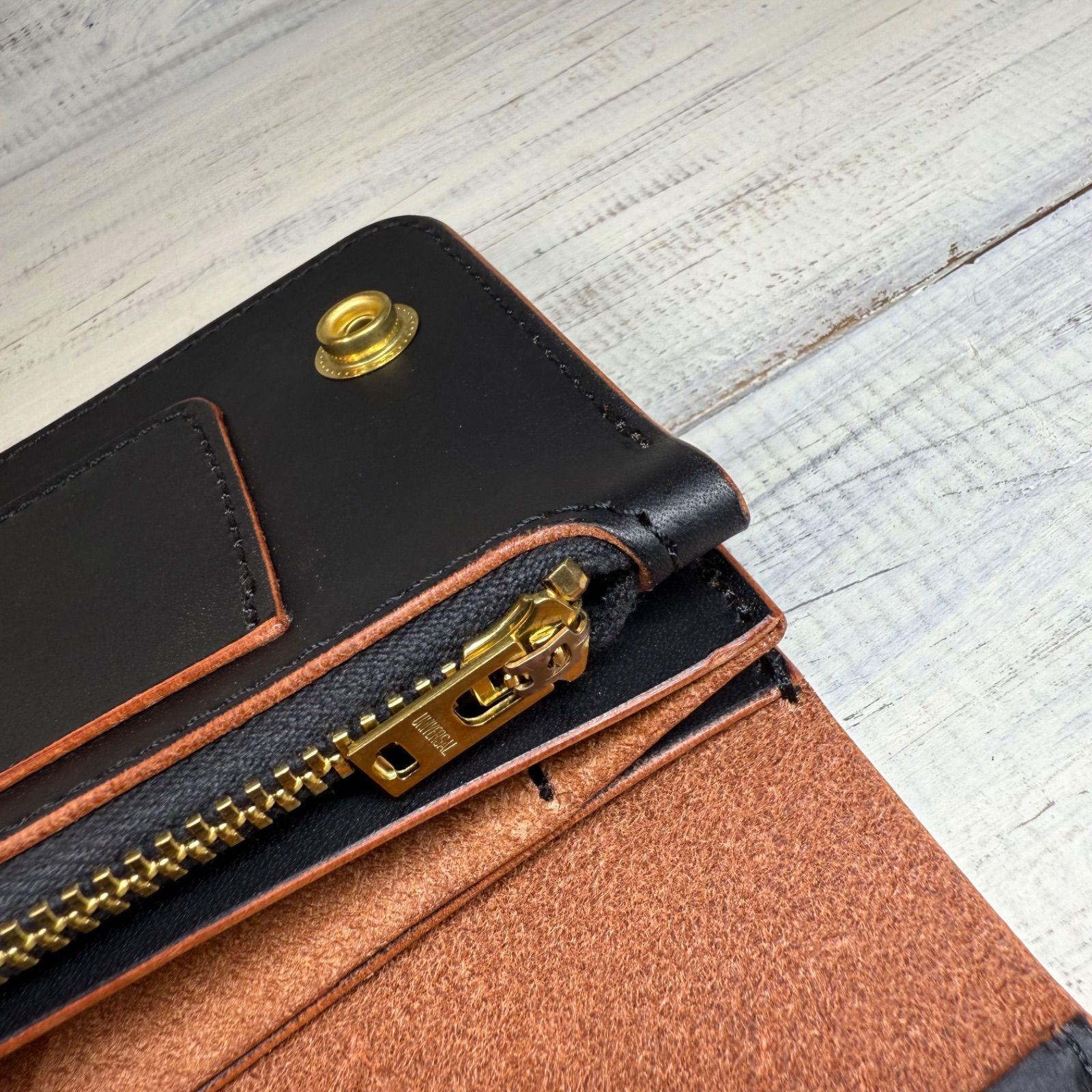 トラッカーウォレット ロング 3層】 ブラック 茶芯 ゴールド