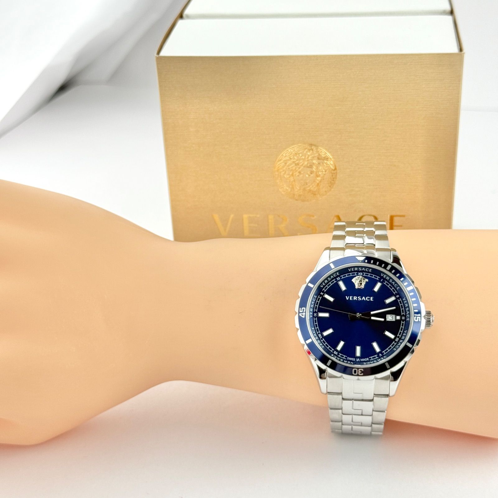 ヴェルサーチ ヘレニウム メデューサ 電池 メンズ 腕時計 877