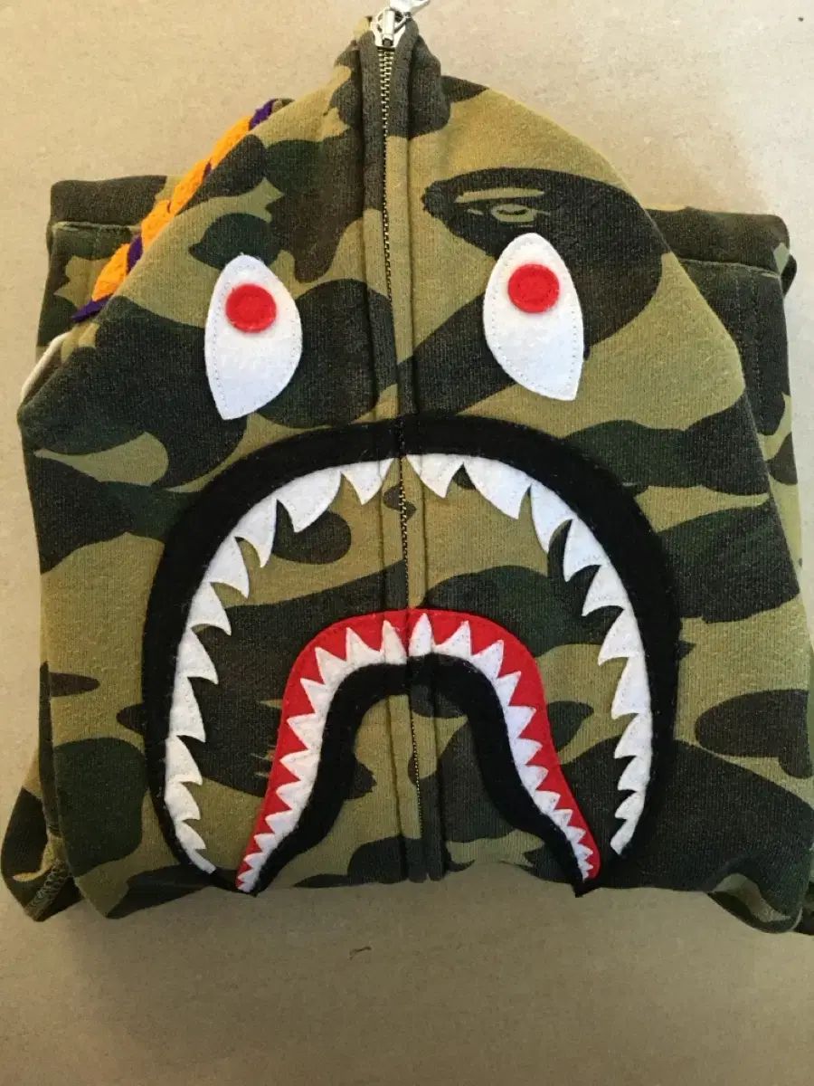 A BATHING APE FIRST カモフラ シャーク フルジップアップ フーディー アミ グリーン S