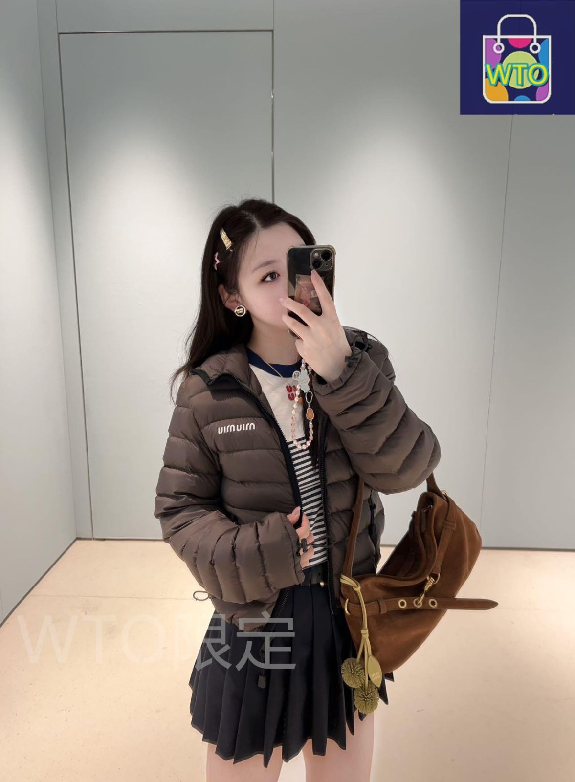 今日 Miu Miu ミュウミュウ フード付き薄型ダウンジャケット ロゴ刺繍 90 白ガチョウダウン充填ダウンジャケット アウター トップス