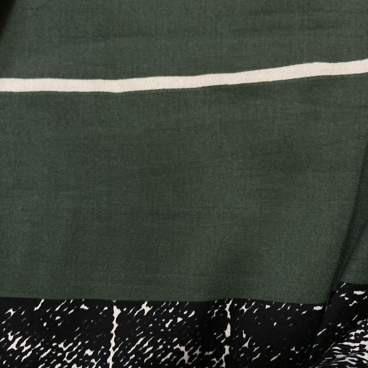 - グリーン×白×黒