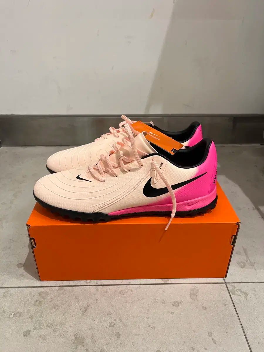 ナイキ サッカーシューズ ピンク 270mm
