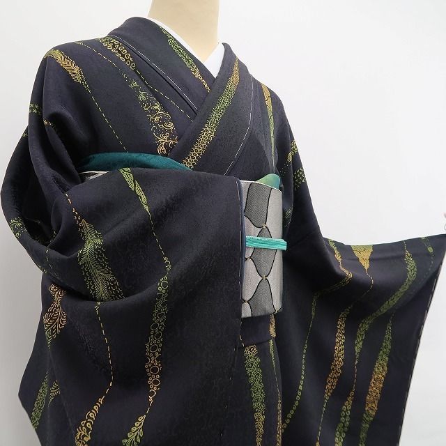 新品 BANKAN 着物 正絹“小紋で叶うお洒落自慢”仕付け糸付 小紋 5665 ❁tomihisa❁新品 BANKAN 着物 正絹 仕付け糸付”静かな黒に浮かぶ洗練