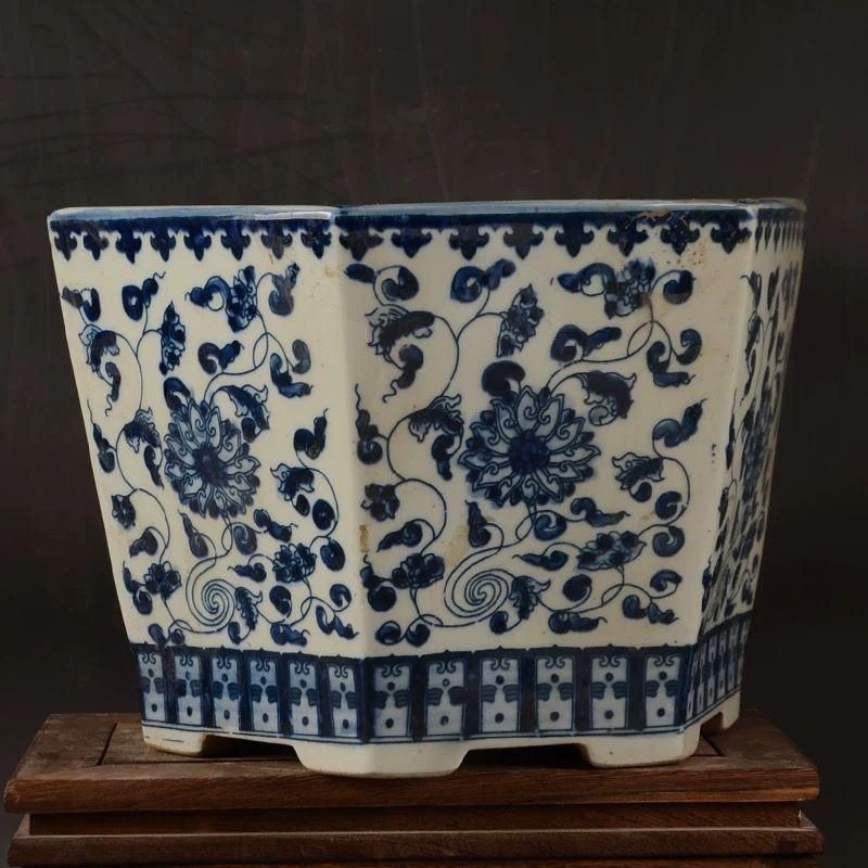 工芸品 盆栽鉢 陶磁器 青花纏枝紋六方植木鉢 景徳鎮 置物 【公式通販】 置物 美術品 工芸品 青花纏枝蓮六方鉢盆栽 工芸品