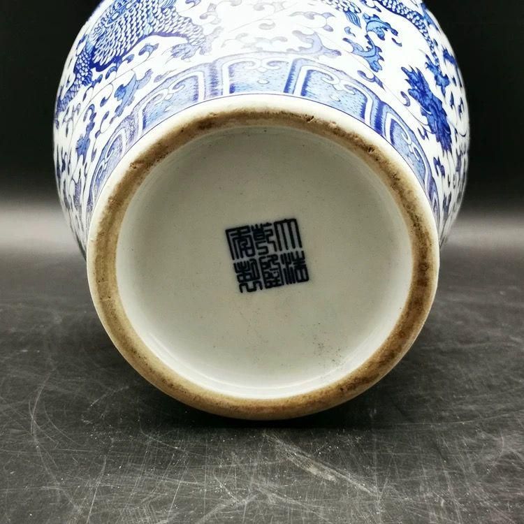 大清乾隆青花龍着花瓶 景徳鎮 陶磁器 装飾品 現代工芸品 美術品 置物 大清乾隆青花龍着花瓶 景徳鎮 陶磁器 装飾品 現代工芸品 美術品 置物