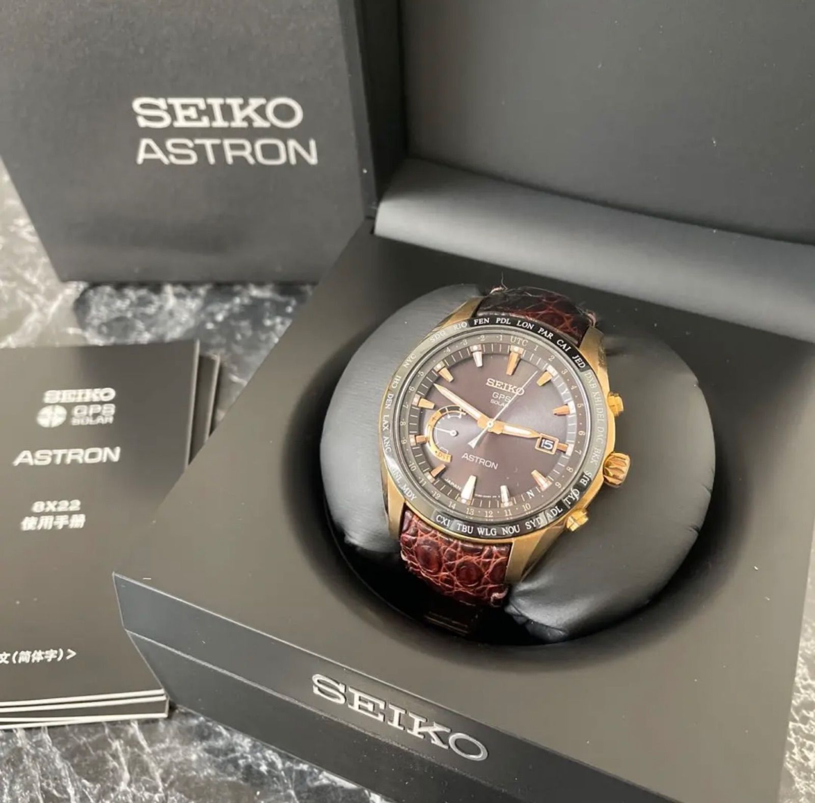 セイコー アストロン ソーラー 電波時計 SBXB096 セラミック チタン GP 黒文字盤 革ベルト
