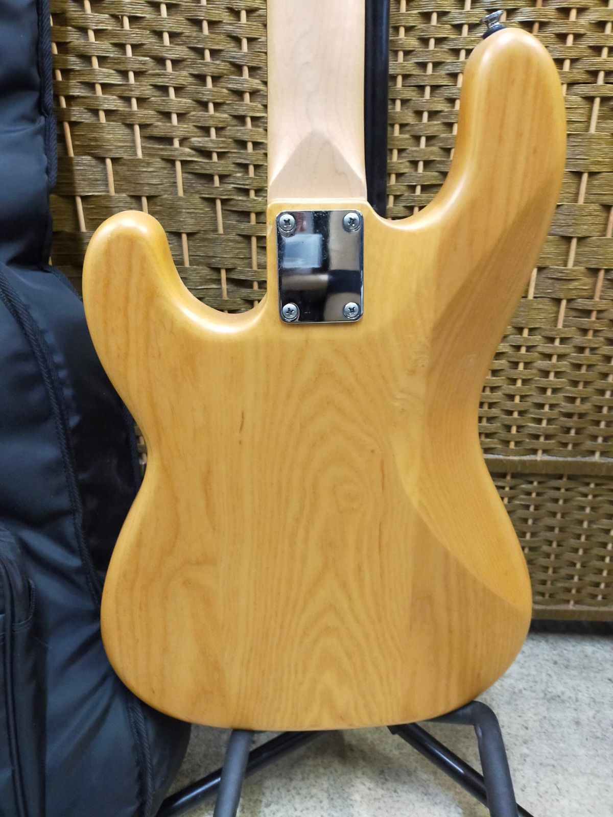 エレキベース ナチュラル