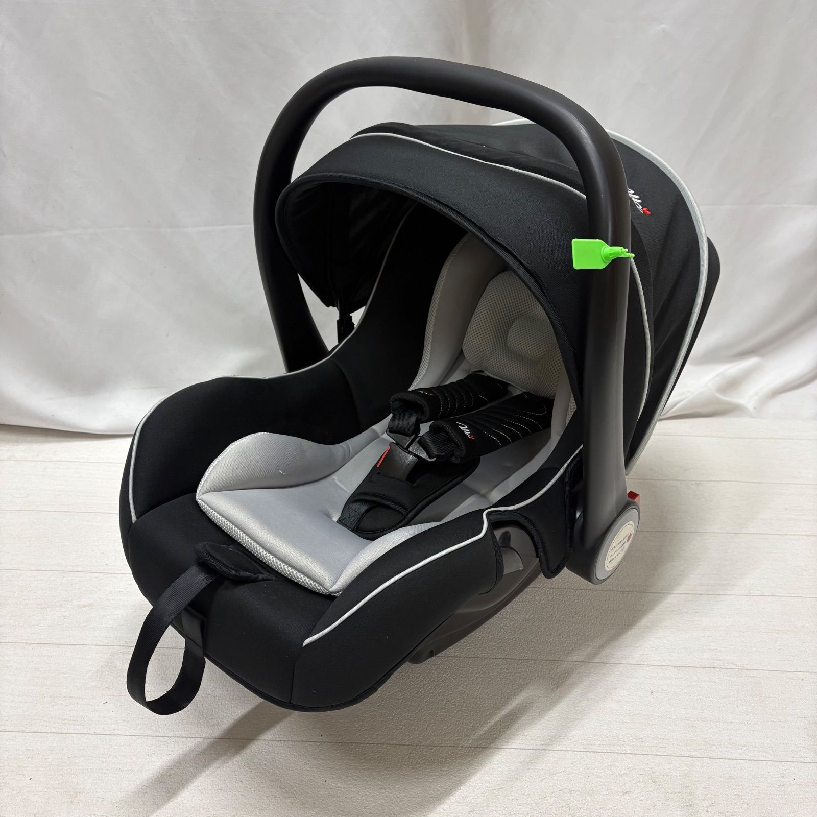 ✨️ 極美品✨ブライト3 ベビーシート 西松屋 マムズキャリー 極美品】マムズキャリー ブライト3 ベビーシート チャイルドシート