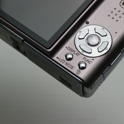 美品【デジカメ】LUMIX DMC-FX30 コンデジ パナソニック ブラウン 美品【デジカメ】LUMIX DMC-FX30 コンデジ パナソニック ブラウン